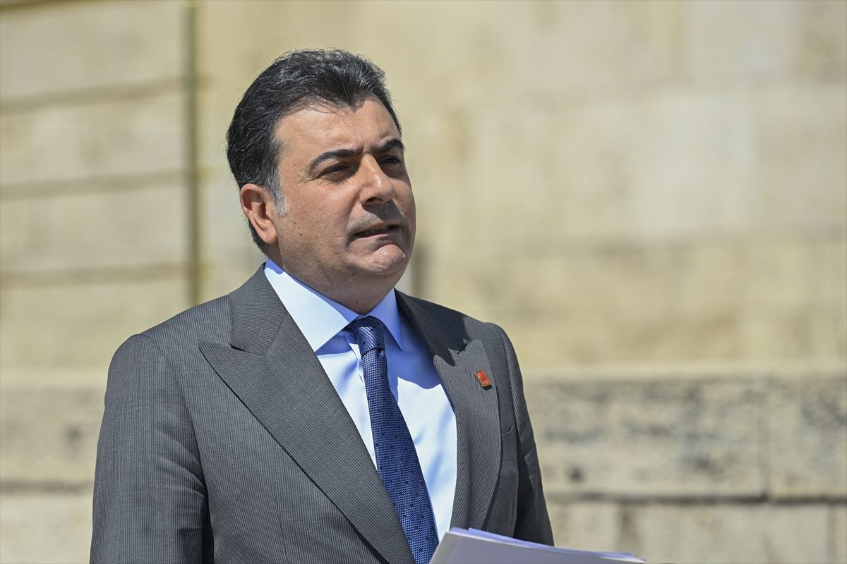 CHP Grup Başkanı Özel, Meclis’te bazı milletvekilleriyle bir araya geldi