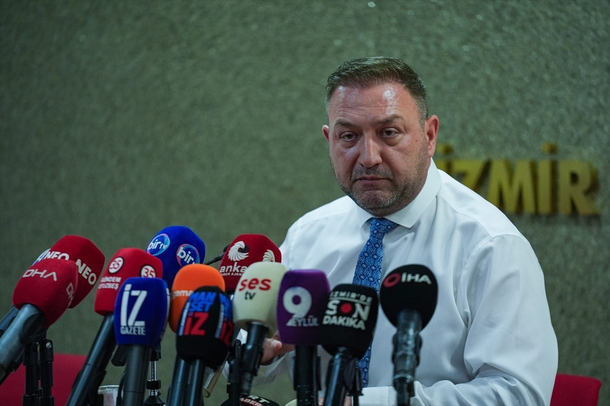 CHP İzmir İl Başkanlığına atanan Gümrükçü basın toplantısı düzenledi: