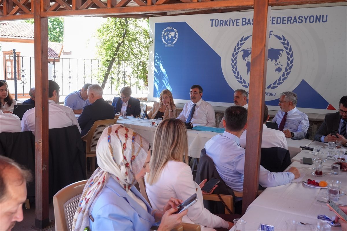 Cumhurbaşkanı Yardımcısı Yılmaz, basın mensuplarının sorularını yanıtladı: