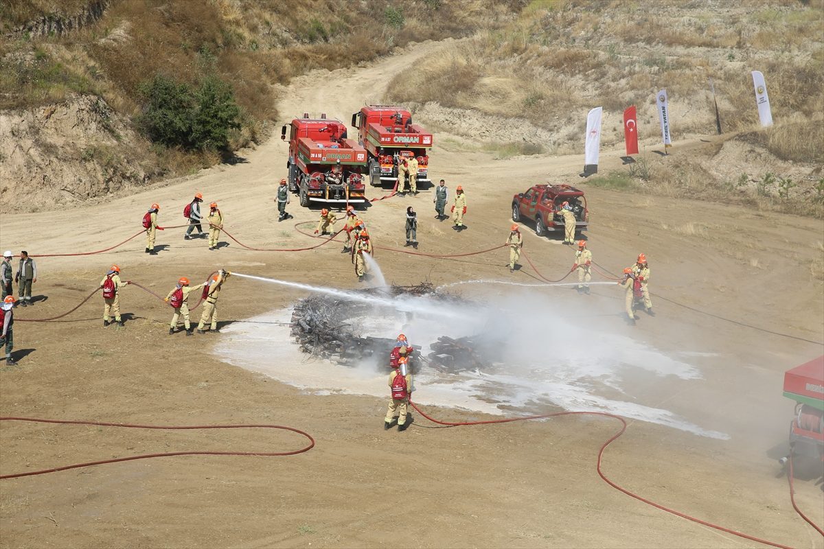 Denizli’de helikopter destekli orman yangını tatbikatı yapıldı