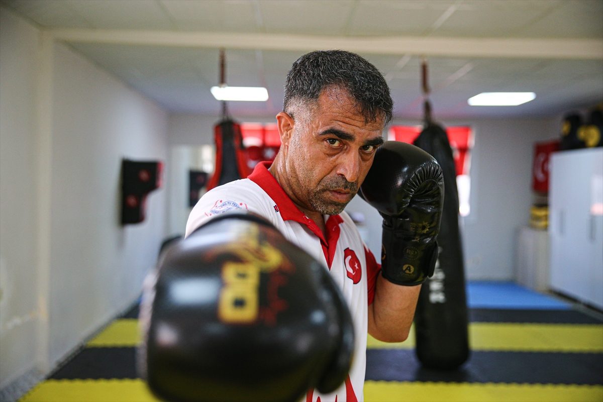 Dünya karate şampiyonu muhtar, öğrencileriyle Avrupa şampiyonluğu hedefliyor