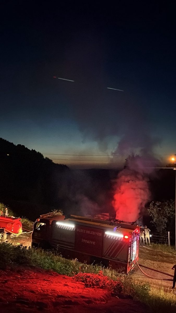 Düzce’de çıkan yangında yayla evi kullanılamaz hale geldi