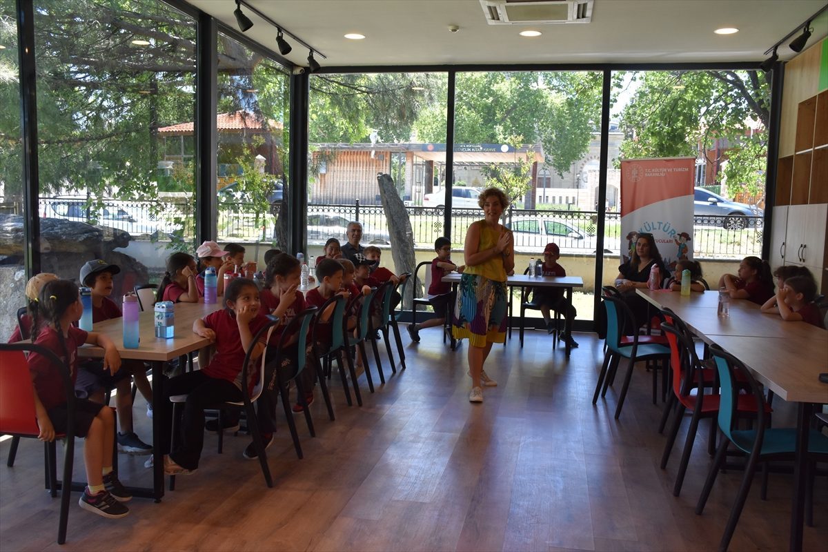 Edirne Bienali’nde öğrencilere sanat ve müzecilik anlatıldı