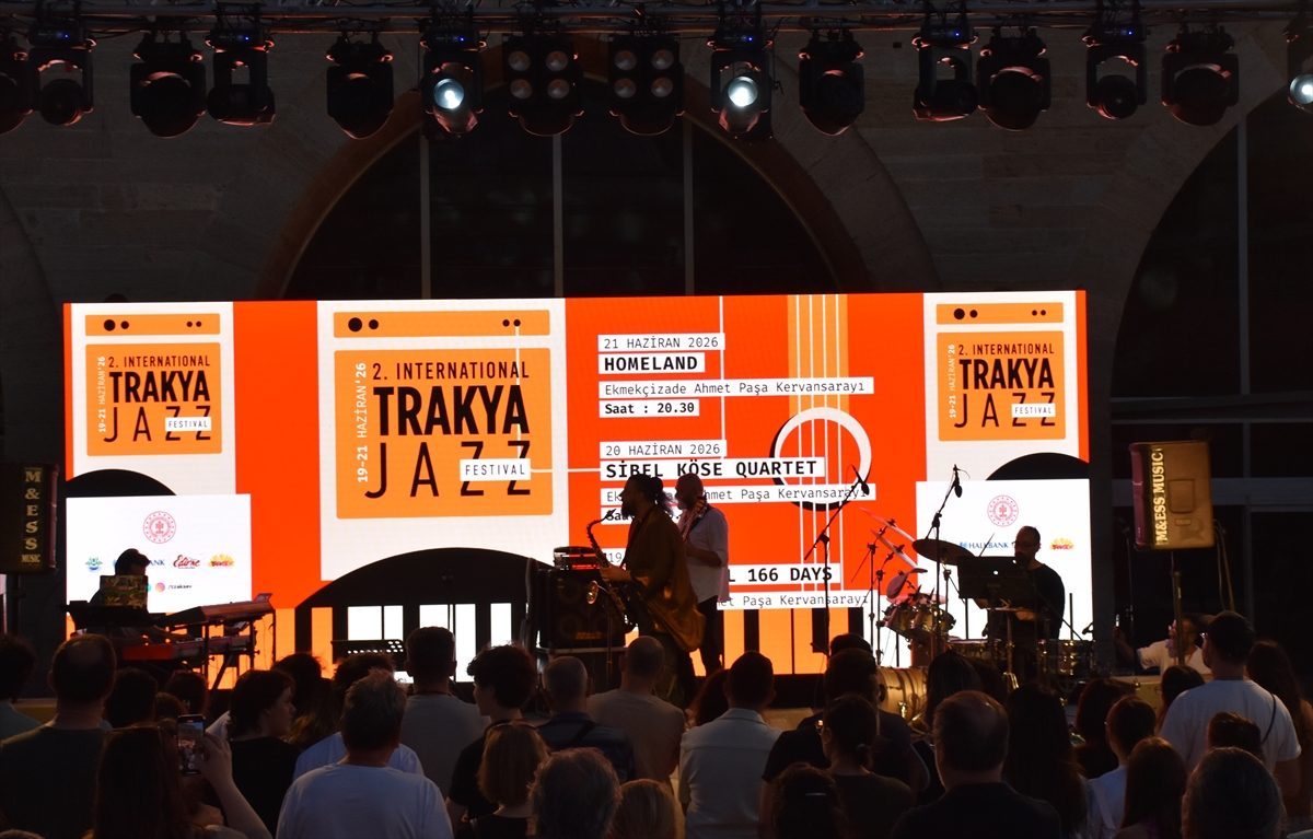 Edirne’de düzenlenen 2. Uluslararası Trakya Caz Festivali’nde Anıl Şallıel konser verdi