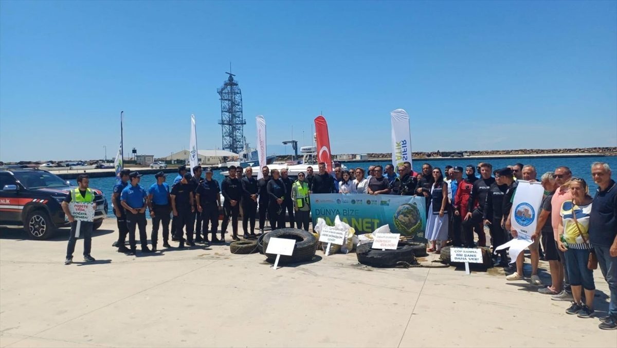 Edirne’de “kurbağa adamlar” Saros Körfezi’nde deniz dibini temizledi