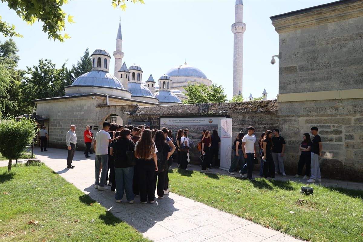 Edirne’de lise öğrencileri Osmanlı tıbbiyesinde ders işledi
