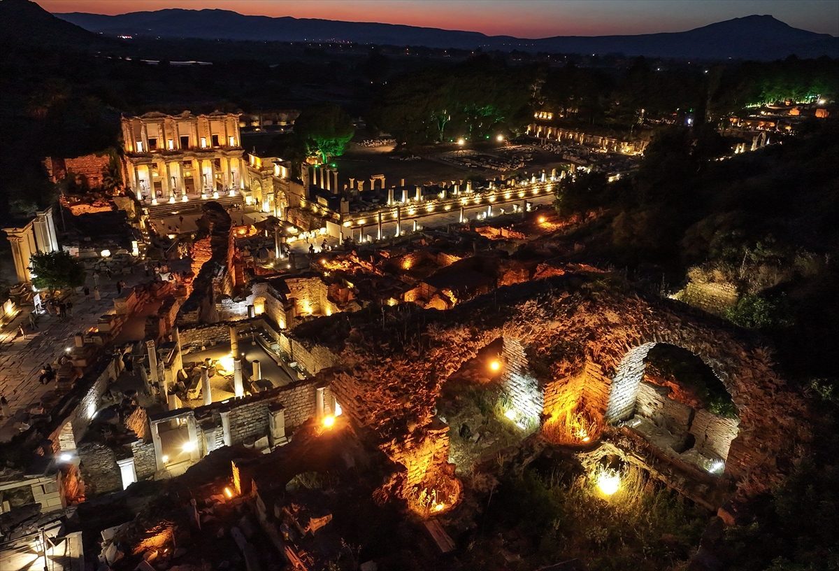 Efes Antik Kenti’nde gece müzeciliği başladı