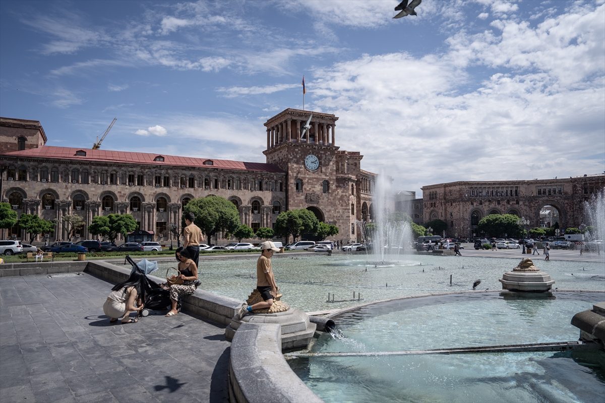 Ermenistan halkı parlamento seçimleri için yarın sandık başına gidecek