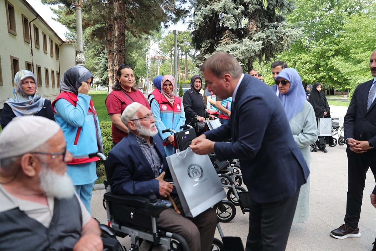 Erzincan’da hayırsever desteğiyle engellilere akülü araçları dağıtıldı
