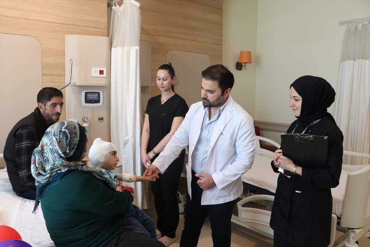 Erzurum Şehir Hastanesi biyonik kulak ameliyatıyla duymayan çocuklara umut oluyor