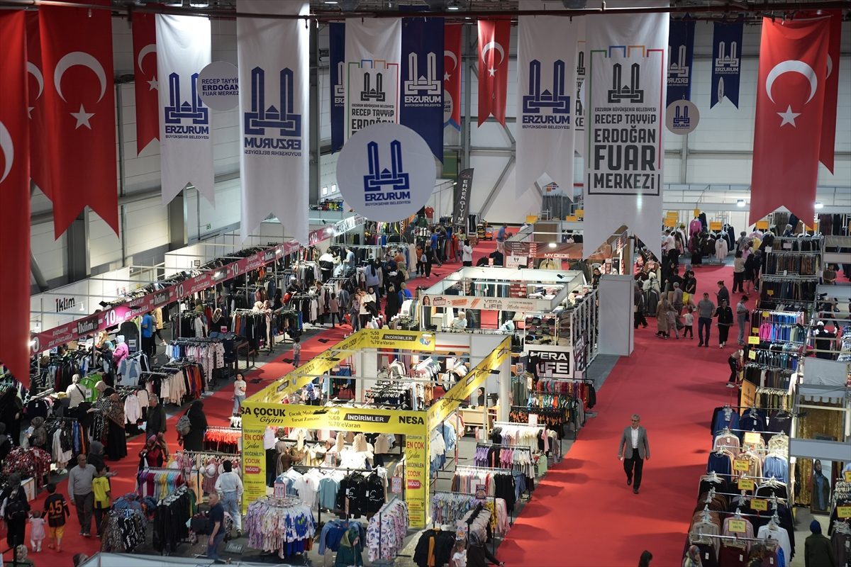 Erzurum’da 2. Alışveriş Fuarı ile ESMEK yıl sonu sergisi açıldı