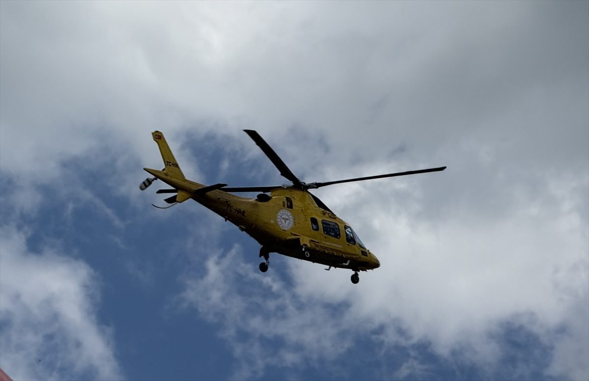 Erzurum’da fenalaşan şeker hastası için ambulans helikopter kara yoluna indi