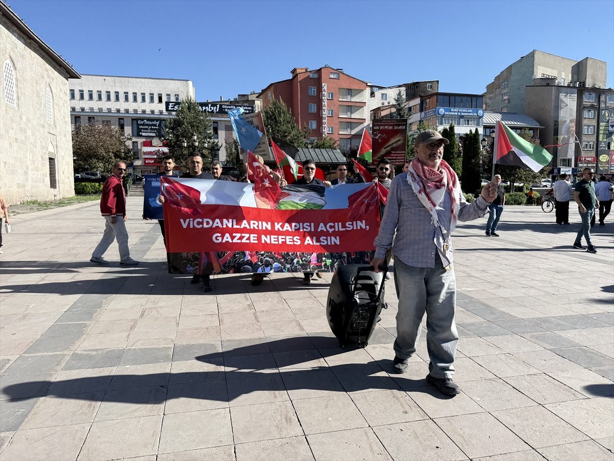Erzurum’da sağlıkçılar Gazze için sessiz yürüyüşlerini 136. haftada sürdürdü