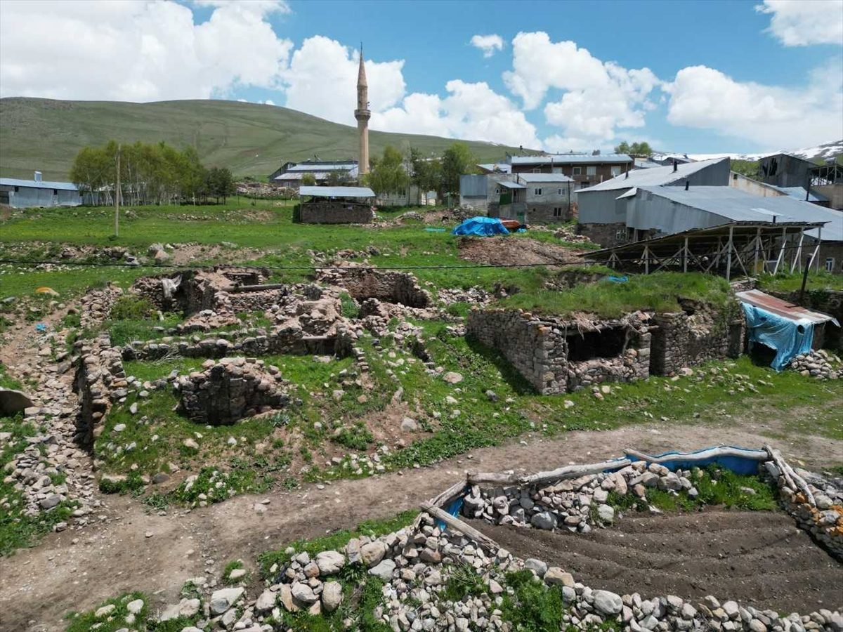 Erzurum’un mahallelerinde metruk yapılar ve yıkıntılar temizleniyor
