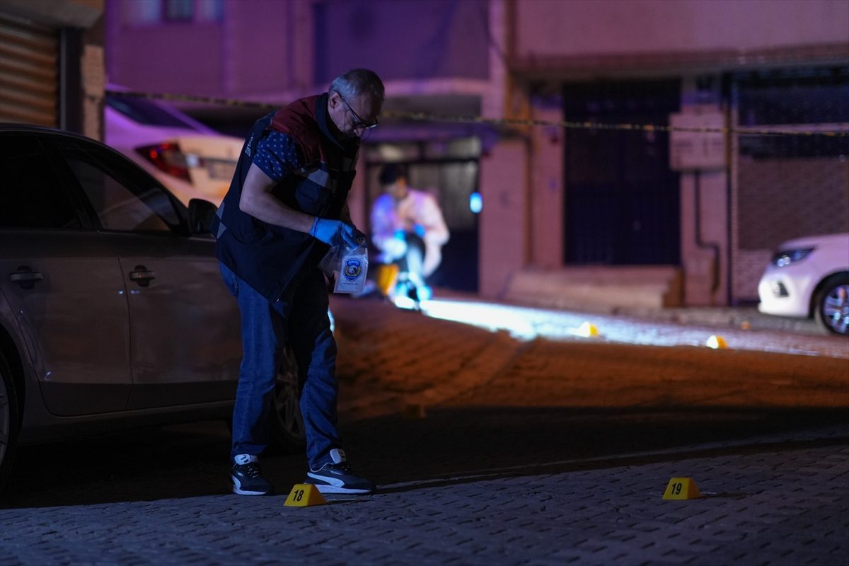 Esenyurt’ta iki grup arasındaki silahlı çatışma güvenlik kamerasınca görüntülendi