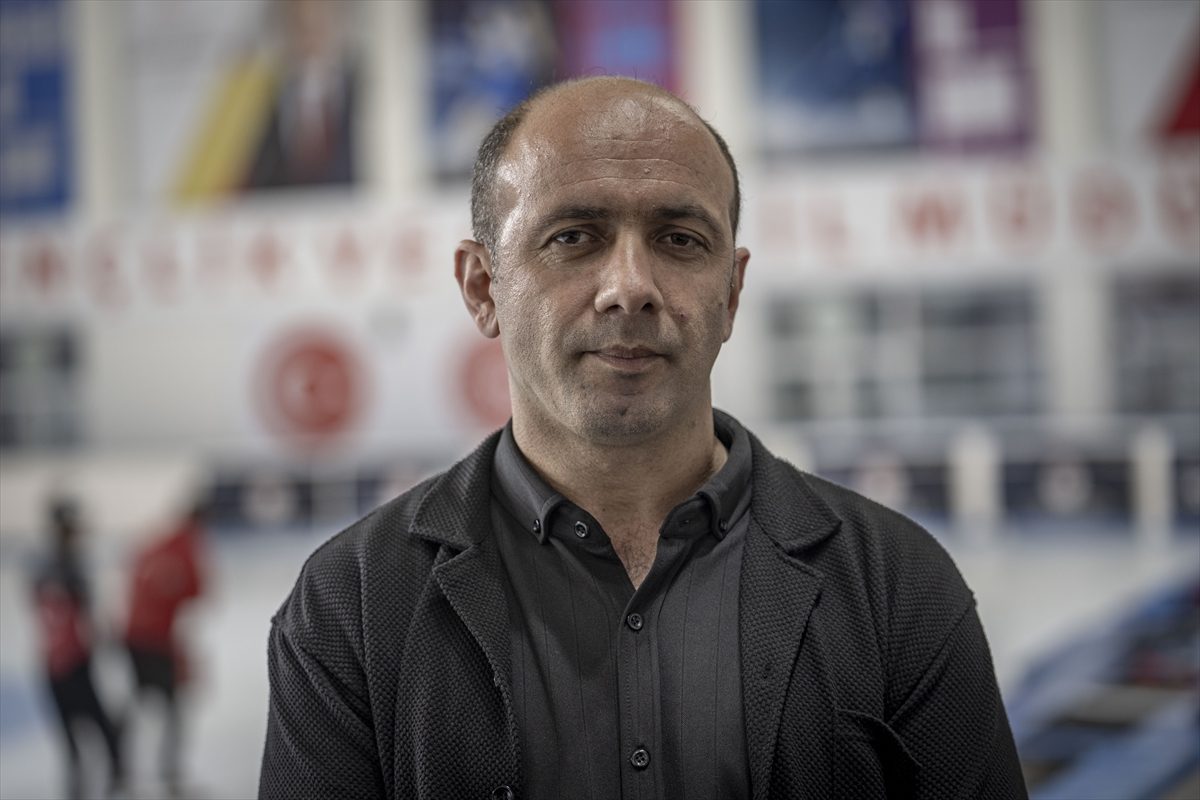 Fedakar babanın buz pistindeki emeğiyle iki milli sporcu yetişti
