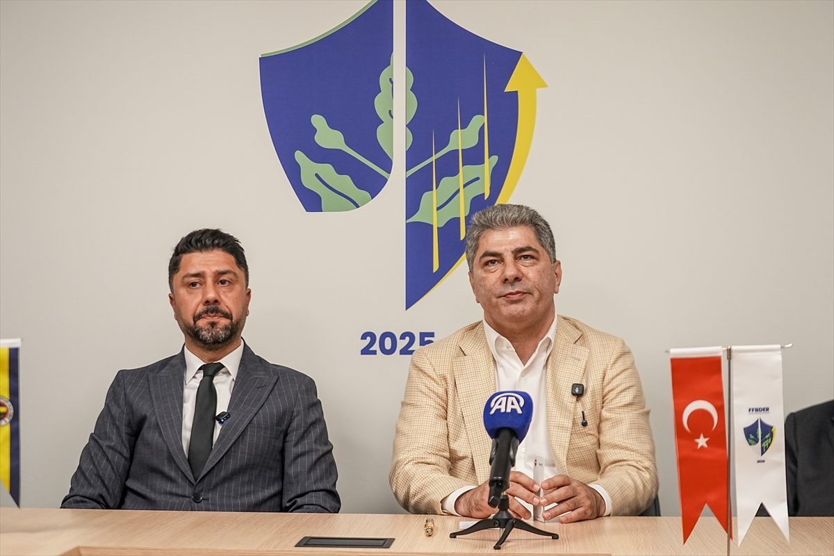 Fenerbahçe Kulübü Başkan Adayı Hakan Safi, Bursa’da kongre üyeleriyle bir araya geldi: