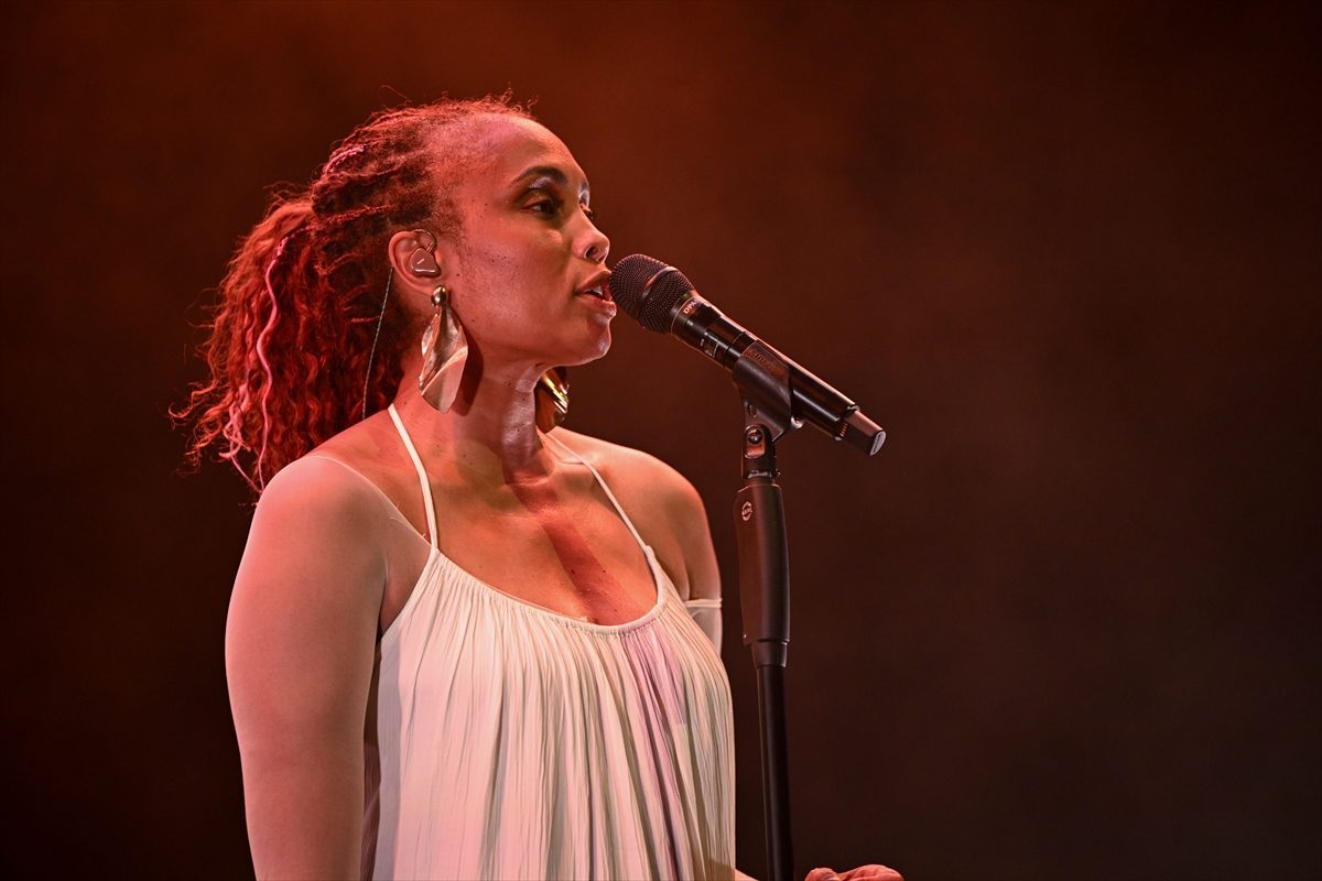 Fransız şarkıcı IMANY İstanbul’da müzikseverlerle buluştu