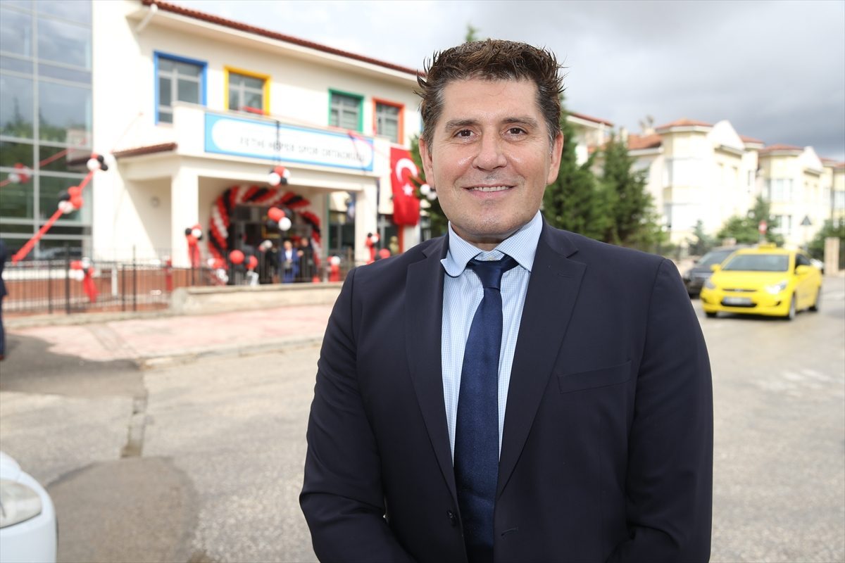Futbolun efsanelerinden Fethi Heper’in adını taşıyan okulda sporcu ve bilim insanları yetişecek