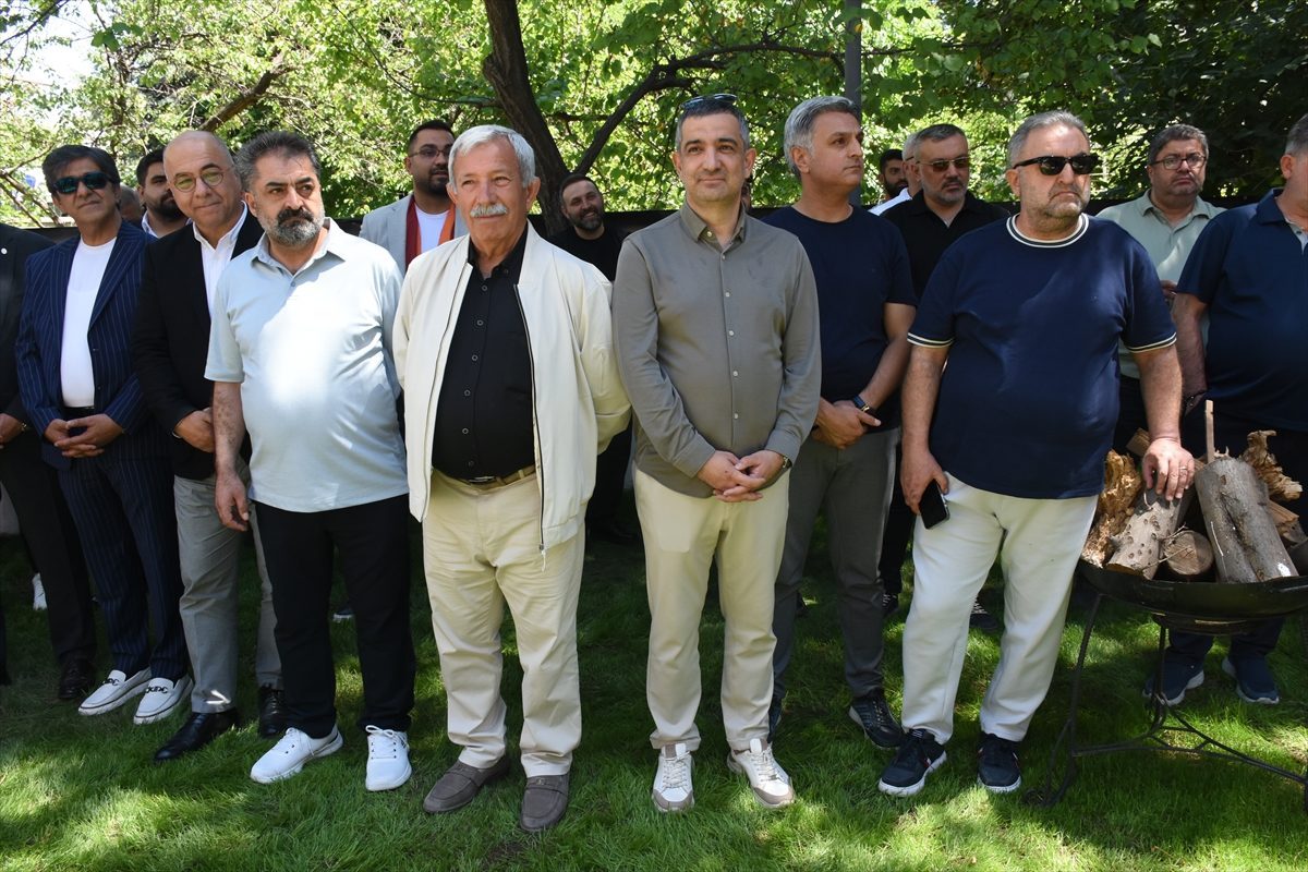 Galatasaray’ın şampiyonluk kupası Malatya’da sergilendi