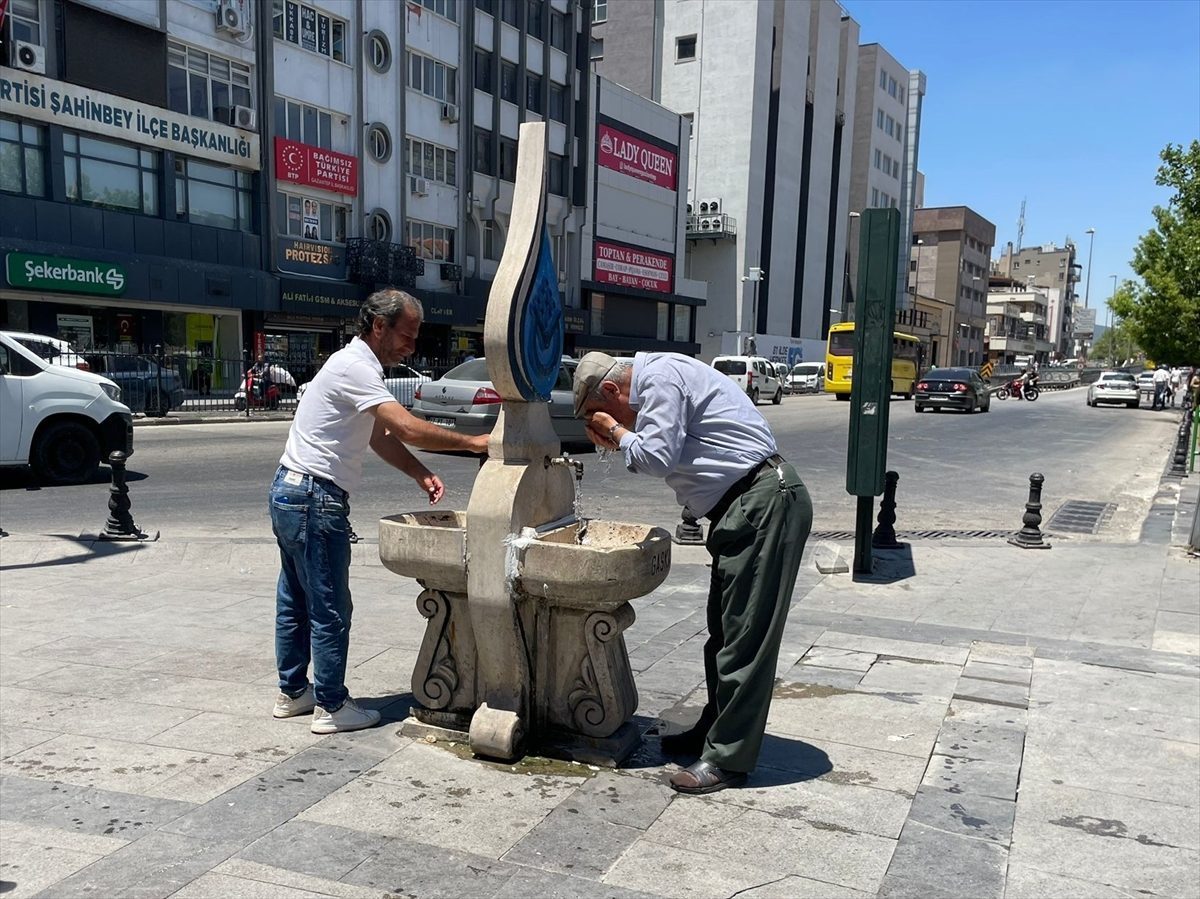 Gaziantep’te serinlemek isteyenler mağara kafeyi tercih ediyor