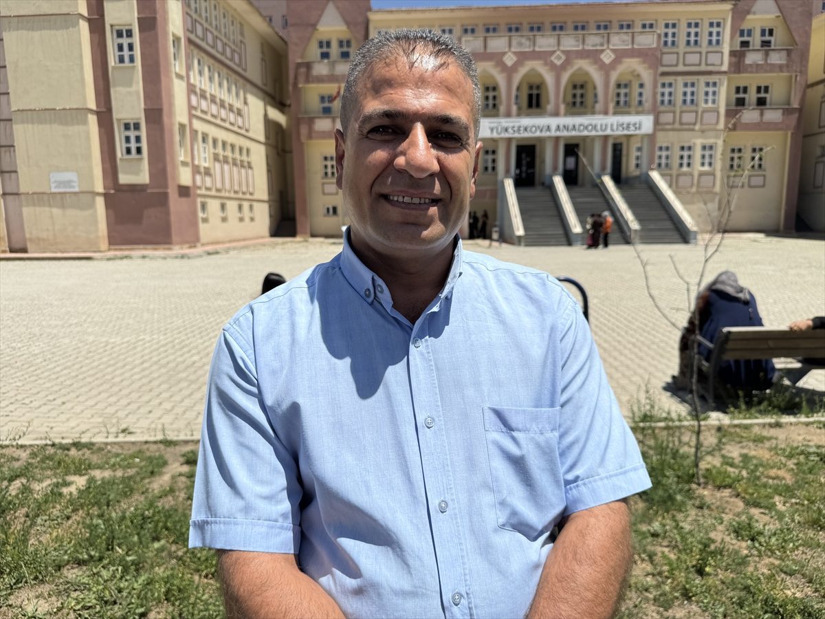 Hakkari’de iki kardeş ve babaları aynı sınavda ter döktü