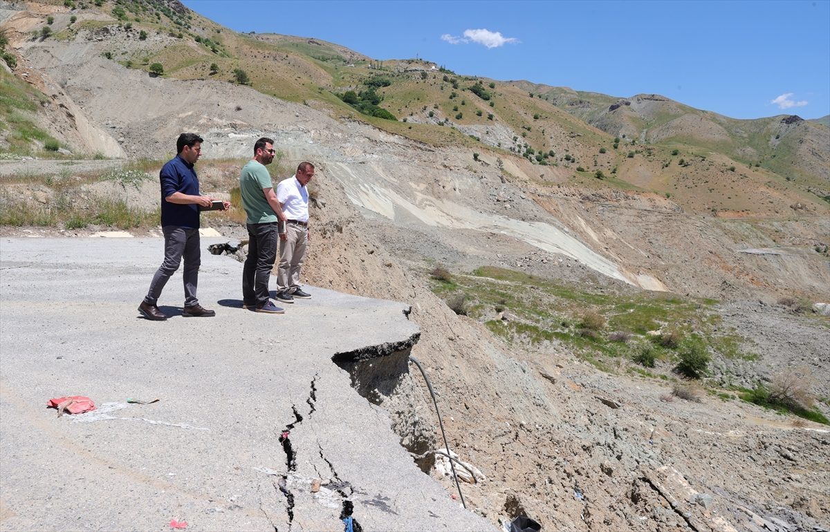 Hakkari’deki heyelanda yaklaşık 8 milyon metreküp toprağın hareket ettiği belirlendi