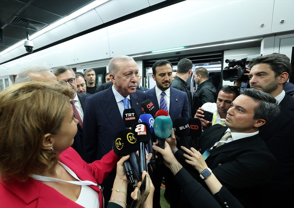 Cumhurbaşkanı Erdoğan Halkalı-İstanbul Havalimanı Metro Hattı’nda yolculuk yaptı:
