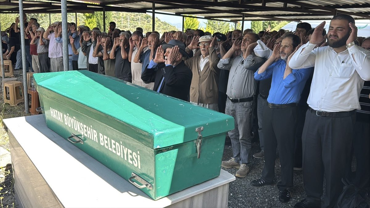 Hatay’da silahla vurularak öldürülen baba ile kızının cenazeleri toprağa verildi
