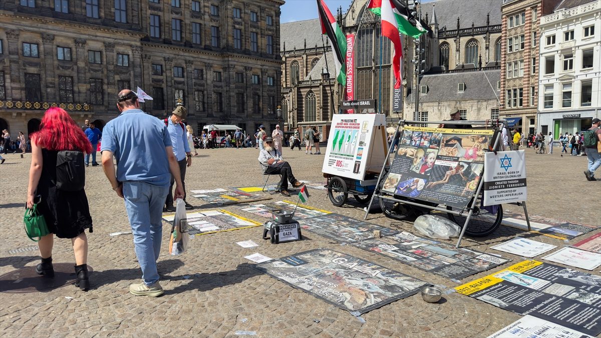 Hollandalı aktivist, İsrail’in Filistin’deki zulmünü 12 yıldır tek başına protesto ediyor