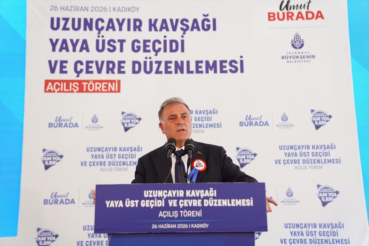 İBB’nin Uzunçayır Kavşağı Yaya Üst Geçidi ve çevre düzenlemesi için açılış töreni yapıldı