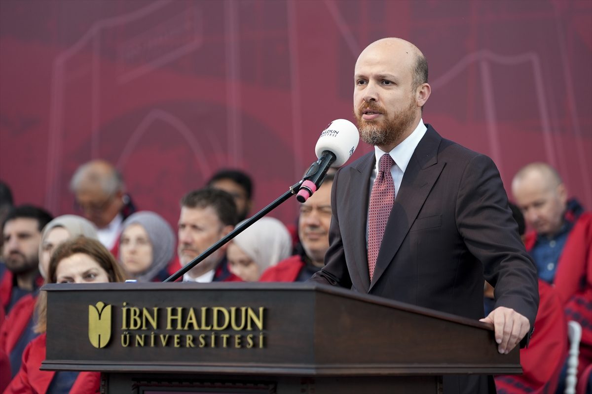 İbn Haldun Üniversitesi 8’inci mezunlarını uğurladı