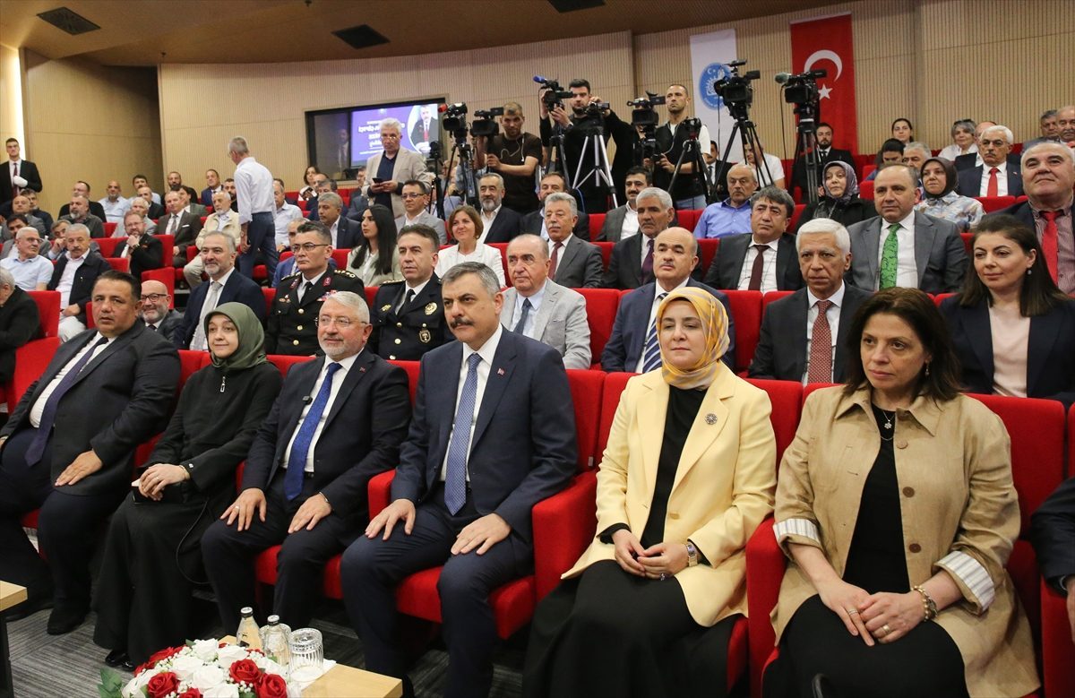 İçişleri Bakanı Çiftçi, Çorum’da fahri hemşehrilik berat töreninde konuştu: