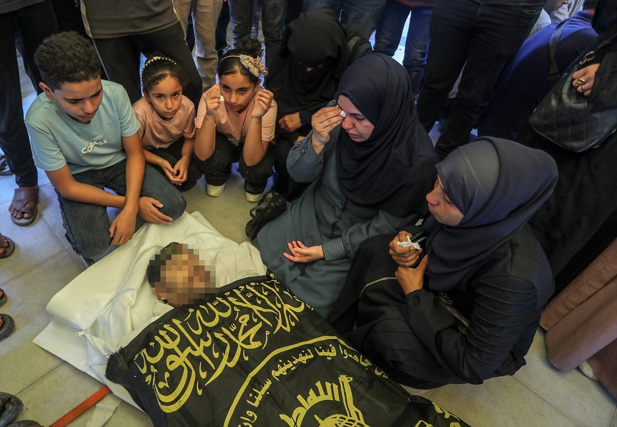 GÜNCELLEME – İsrail’in Gazze’de yerinden edilenlerin çadırlarını hedef alması sonucu biri çocuk 2 Filistinli öldü