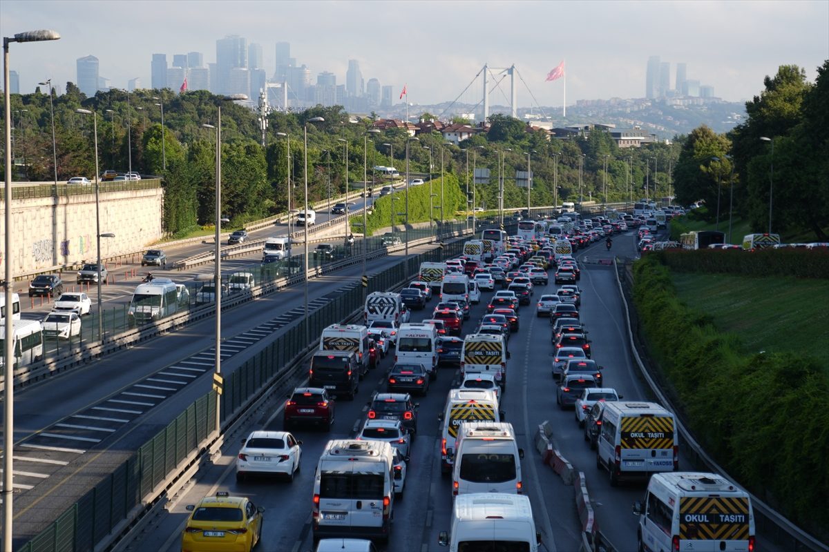 İstanbul’da haftanın ilk iş gününde trafik yoğunluğu yaşanıyor