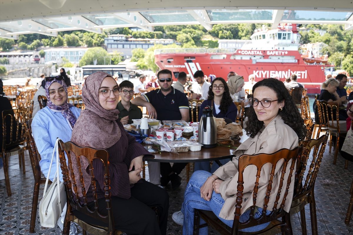İstanbul’da şehit aileleri ve gaziler Babalar Günü için Boğaz turu etkinliğinde buluştu