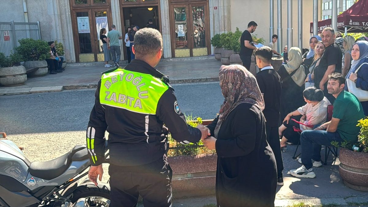 İstanbul’da YKS’nin ikinci oturumu olan AYT başladı
