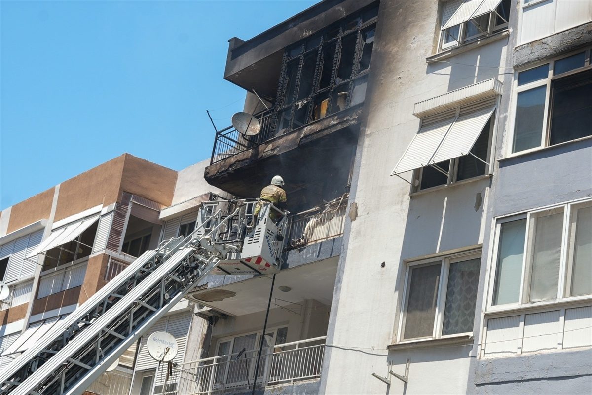 İzmir’de çıkan yangında 6 kişi dumandan etkilendi