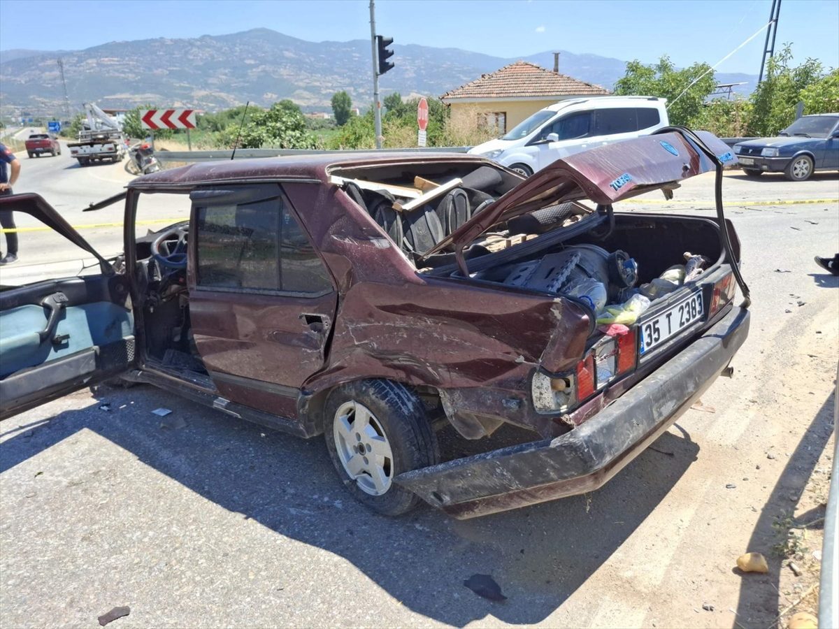 İzmir’de su tankeri ile çarpışan otomobilin sürücüsü ağır yaralandı