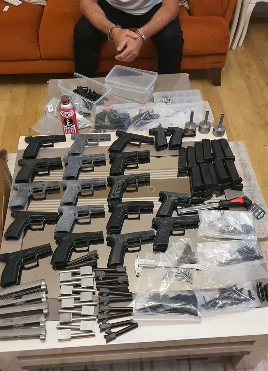 İzmir’de suç örgütü operasyonunda 38 şüpheli yakalandı