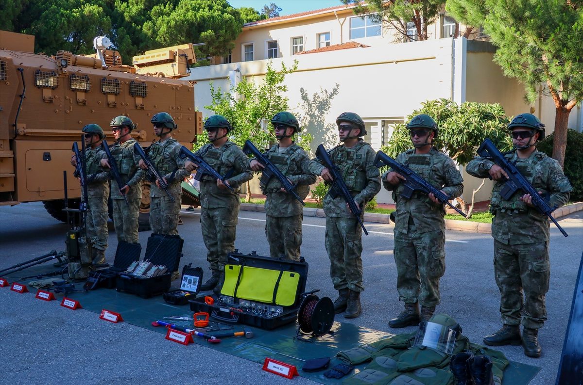 İzmir’de Türk Kara Kuvvetlerinin kuruluş yıl dönümü kutlandı