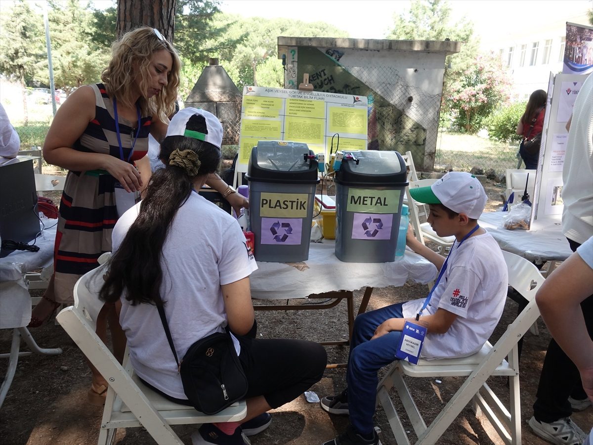 İzmirli öğrencilerin bilimsel tasarımları festivalde görücüye çıktı