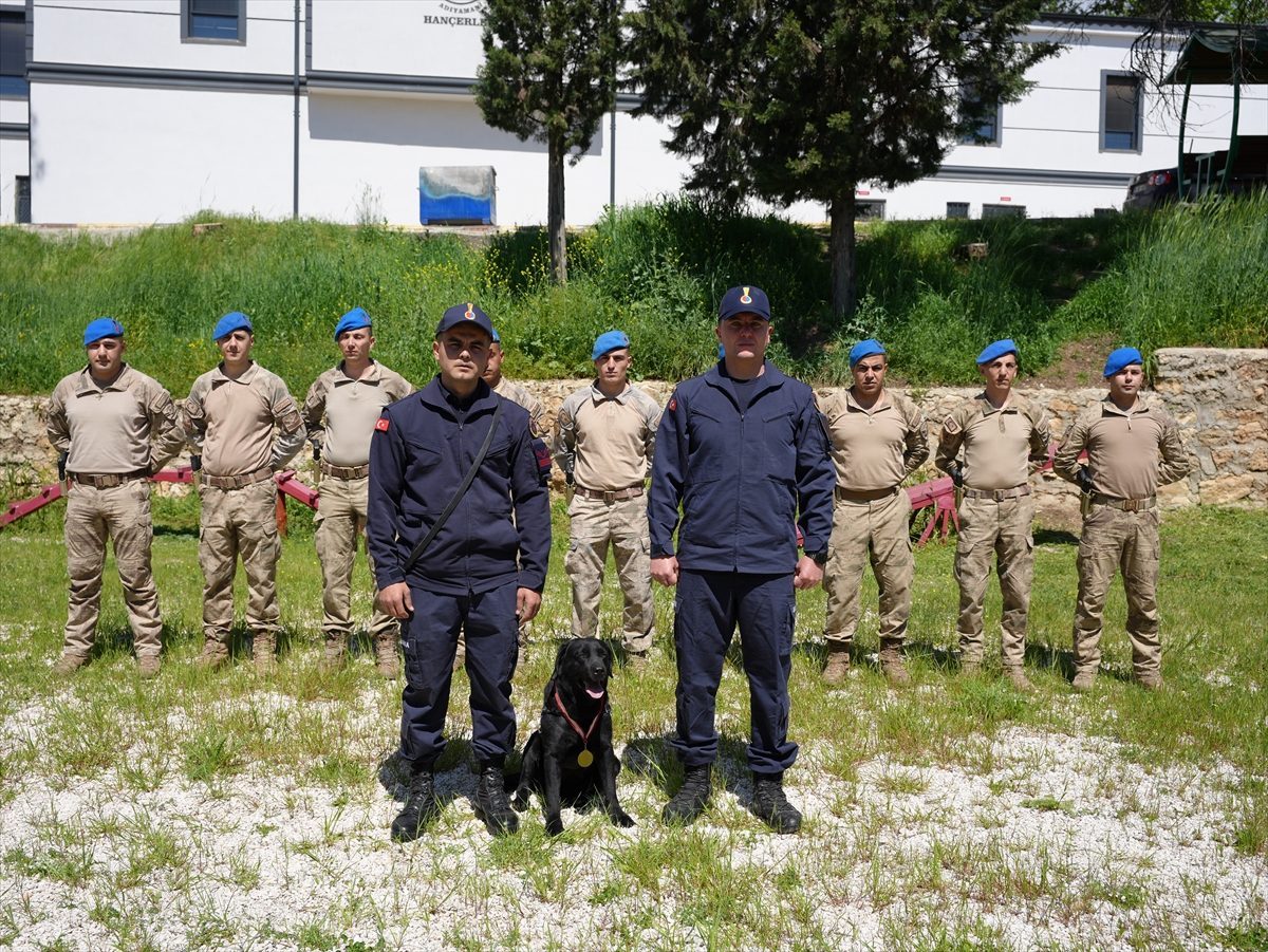 Jandarmanın iz takip köpeği “Becet” emekliye ayrıldı