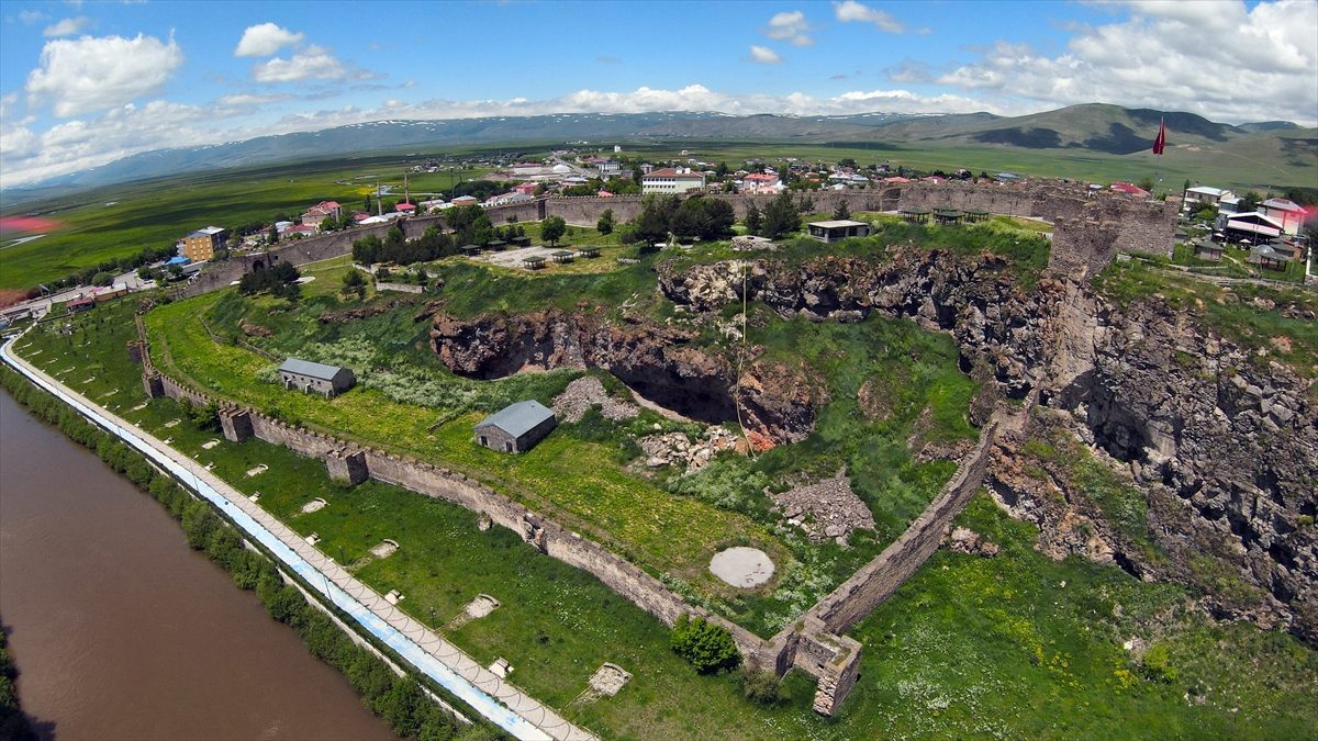 Kanuni Sultan Süleyman’ın mirası Ardahan Kalesi doğaseverleri bekliyor
