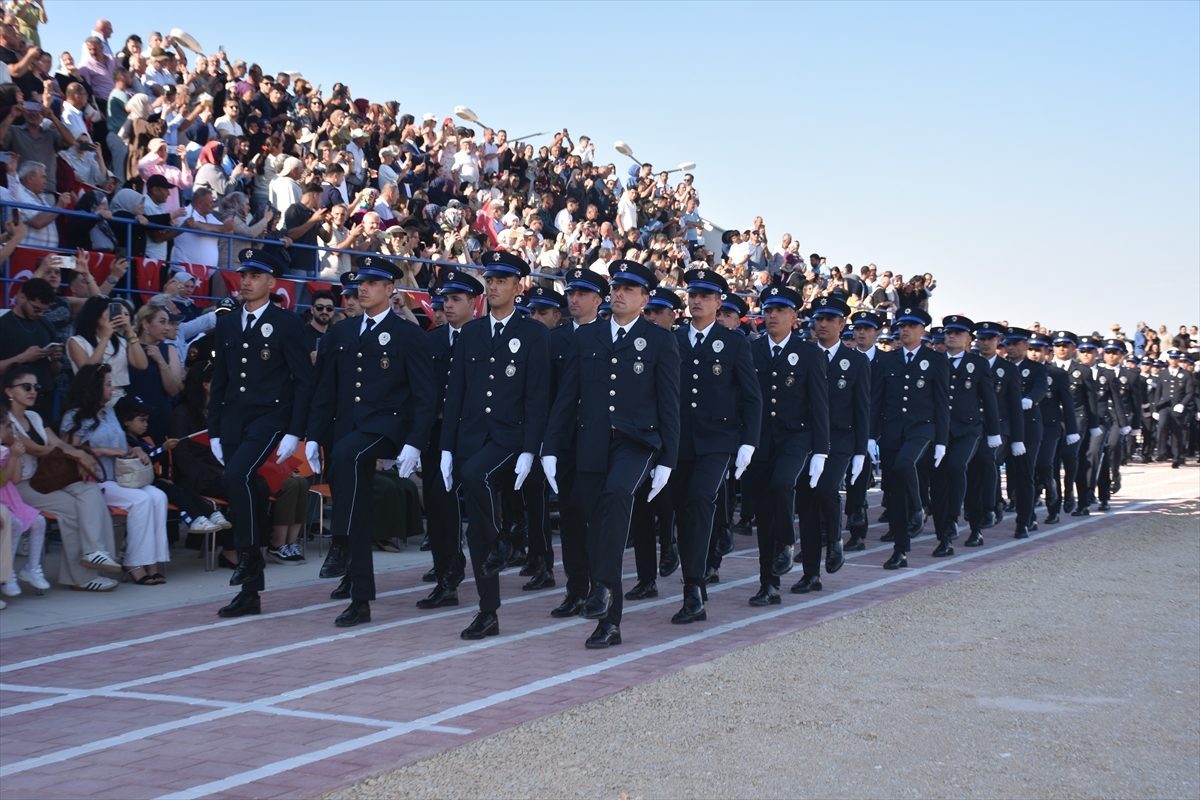 Karaman’da eğitimini tamamlayan 409 polis adayı mezun oldu