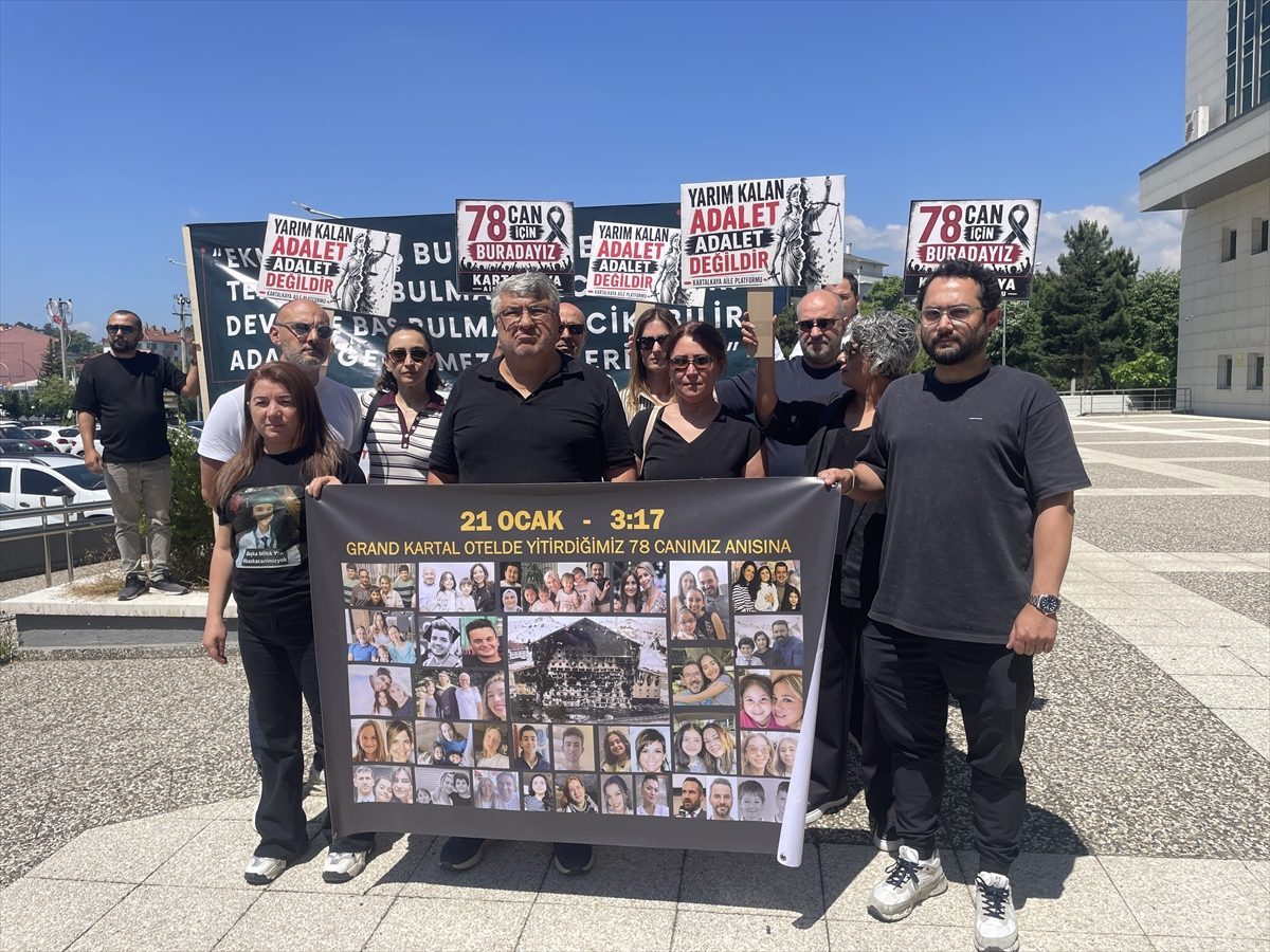 Kartalkaya’daki otel yangınında yakınlarını kaybedenler adliye önünde açıklama yaptı
