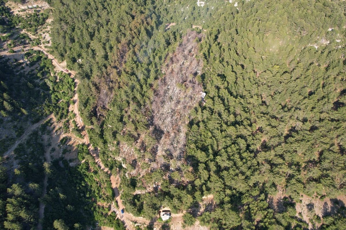 GÜNCELLEME – Kaş ilçesinde ormanlık alanda çıkan yangın kontrol altına alındı