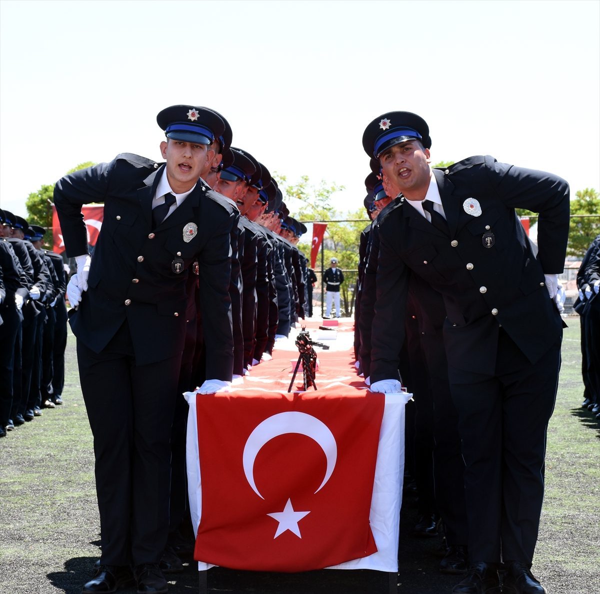 Kırıkkale’de eğitimlerini tamamlayan 404 polis adayı törenle mezun oldu