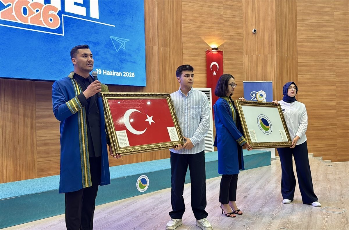 Kırşehir Ahi Evran Üniversitesinde mezuniyet töreni düzenlendi