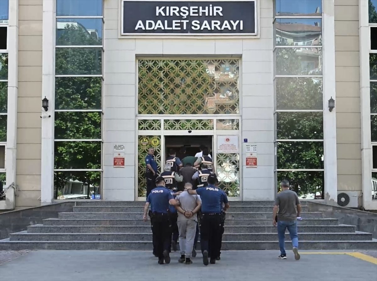 Kırşehir’de iş yerinden hırsızlık yapan 5 zanlı tutuklandı